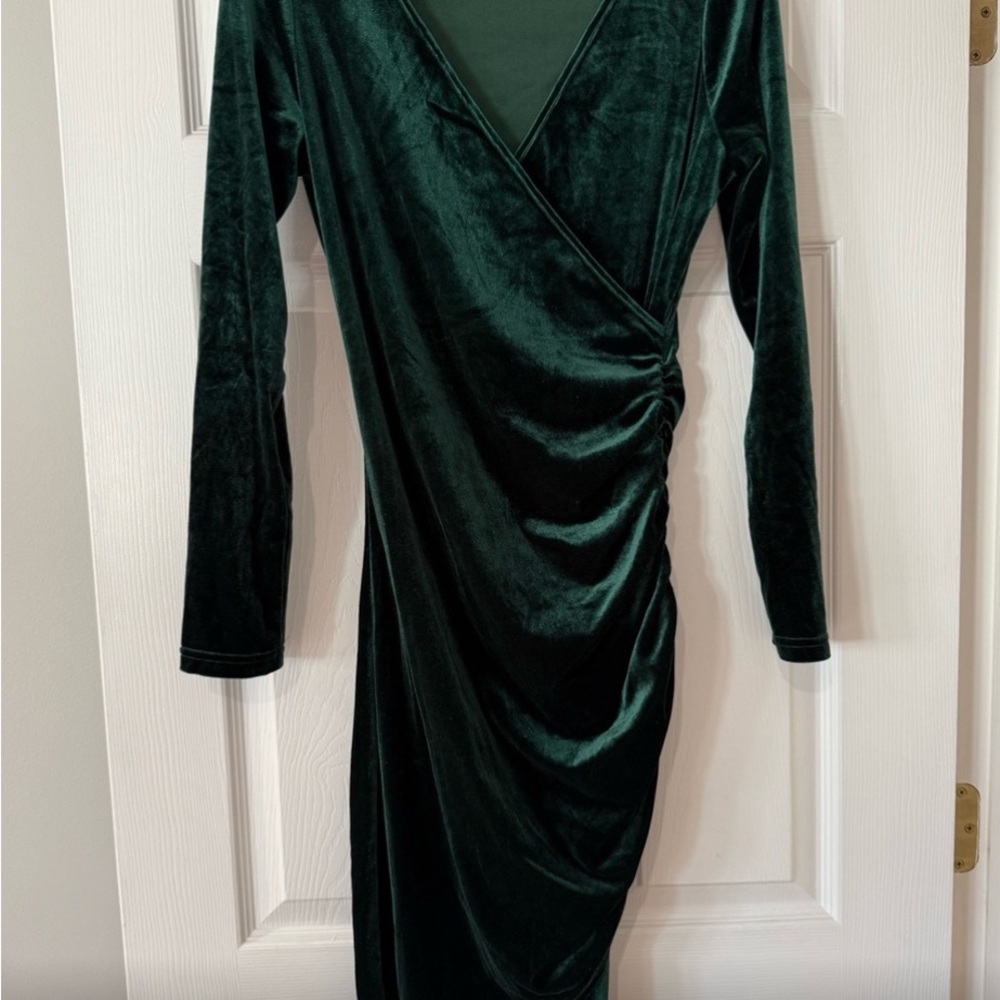 Elegant Green Velvet Long Sleeve Dress